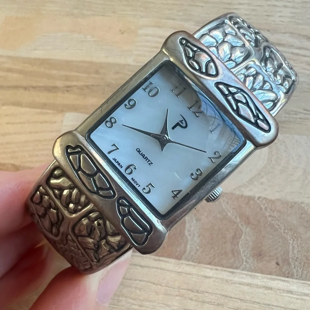 Ladies silver tone cuff bracelet fashion watch NEW BATTERY